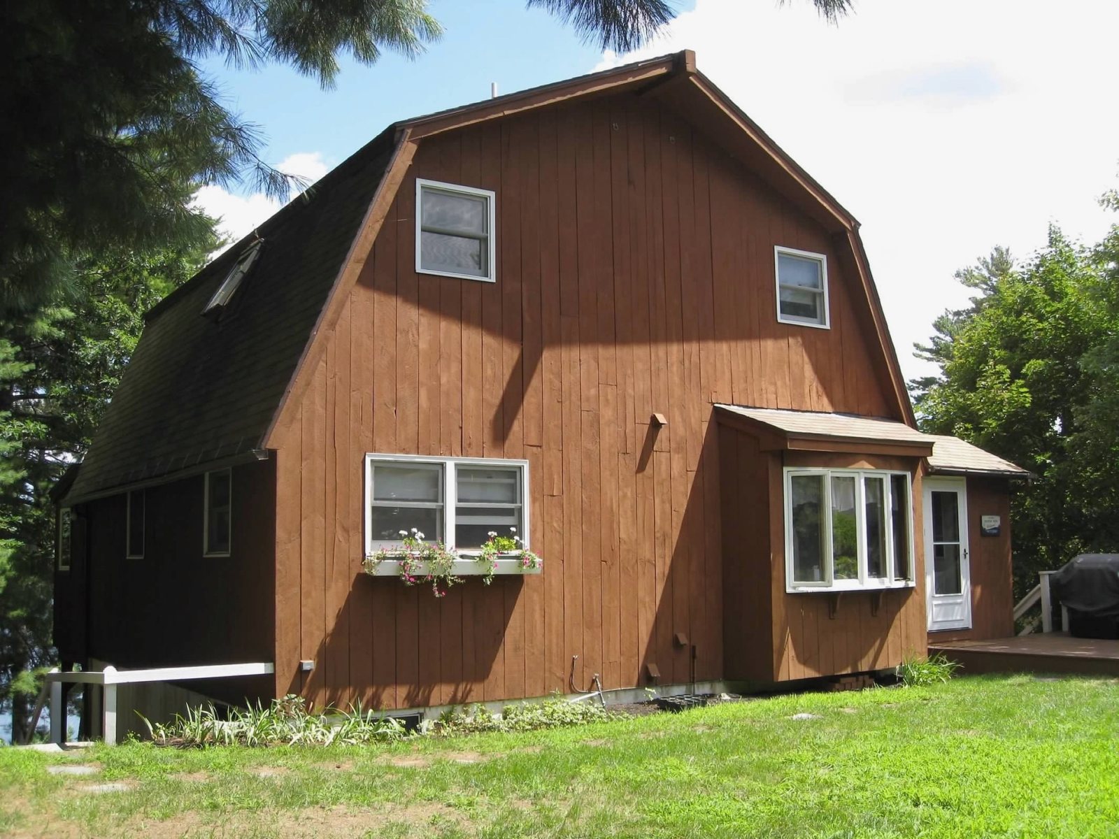 The barn on a summer afternoon